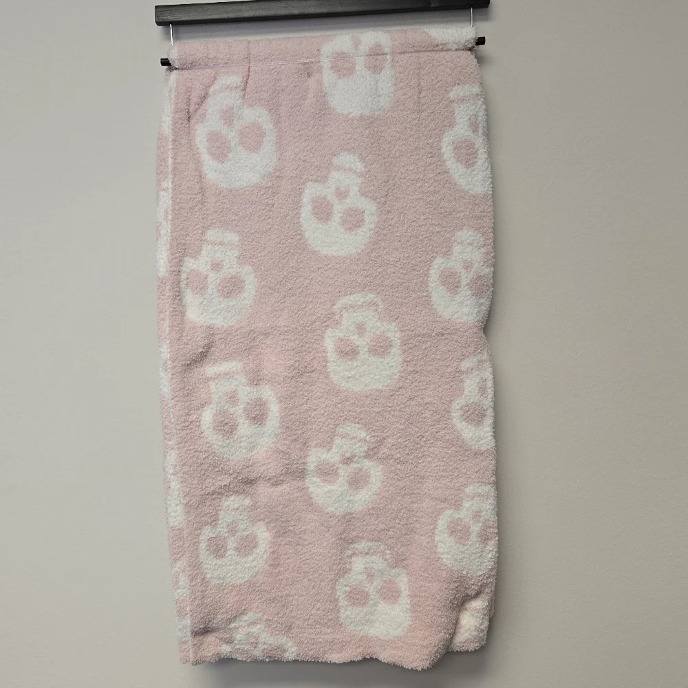 Trick or Treat Skulls Cozy Knit Throw Blanket Pink White